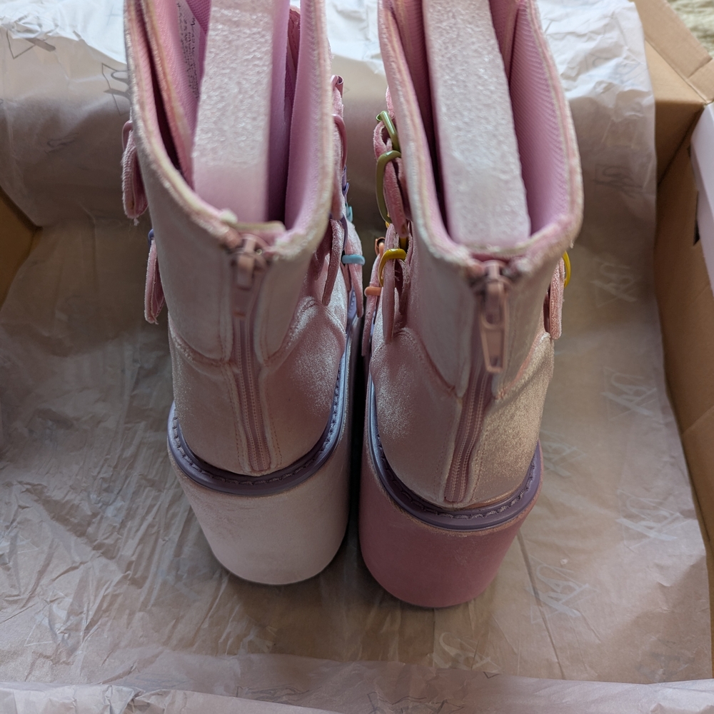 YRU Carebear Pink Velvet Boots, Dune Lo Care Bears Size 10M - Picture 4 of 9